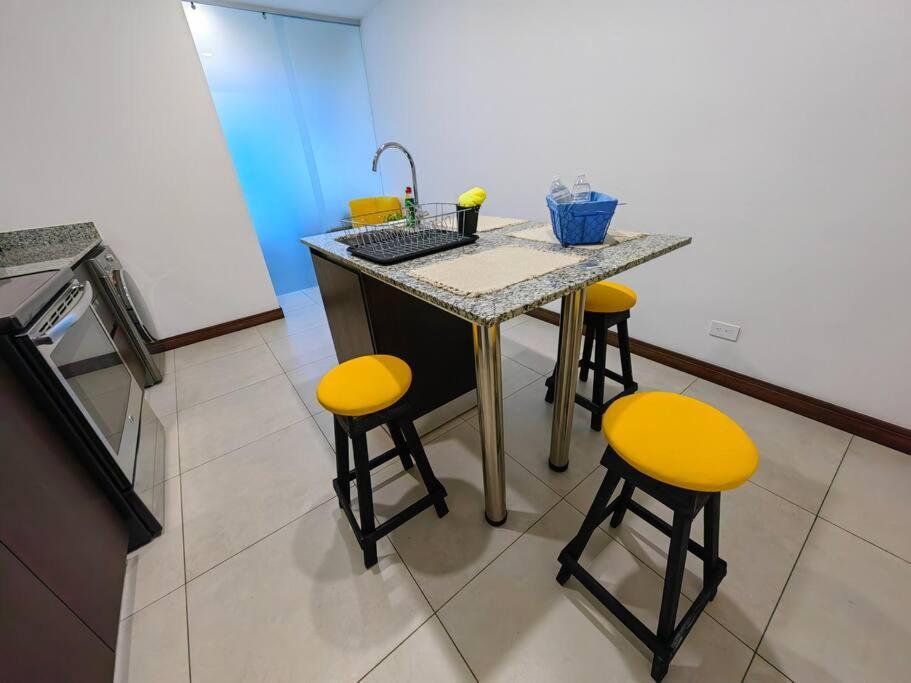 1102 Torre Los Yoses Hermoso Apartamento En Barrio Escalante Sin Parqueo ซานโฮเซ ภายนอก รูปภาพ